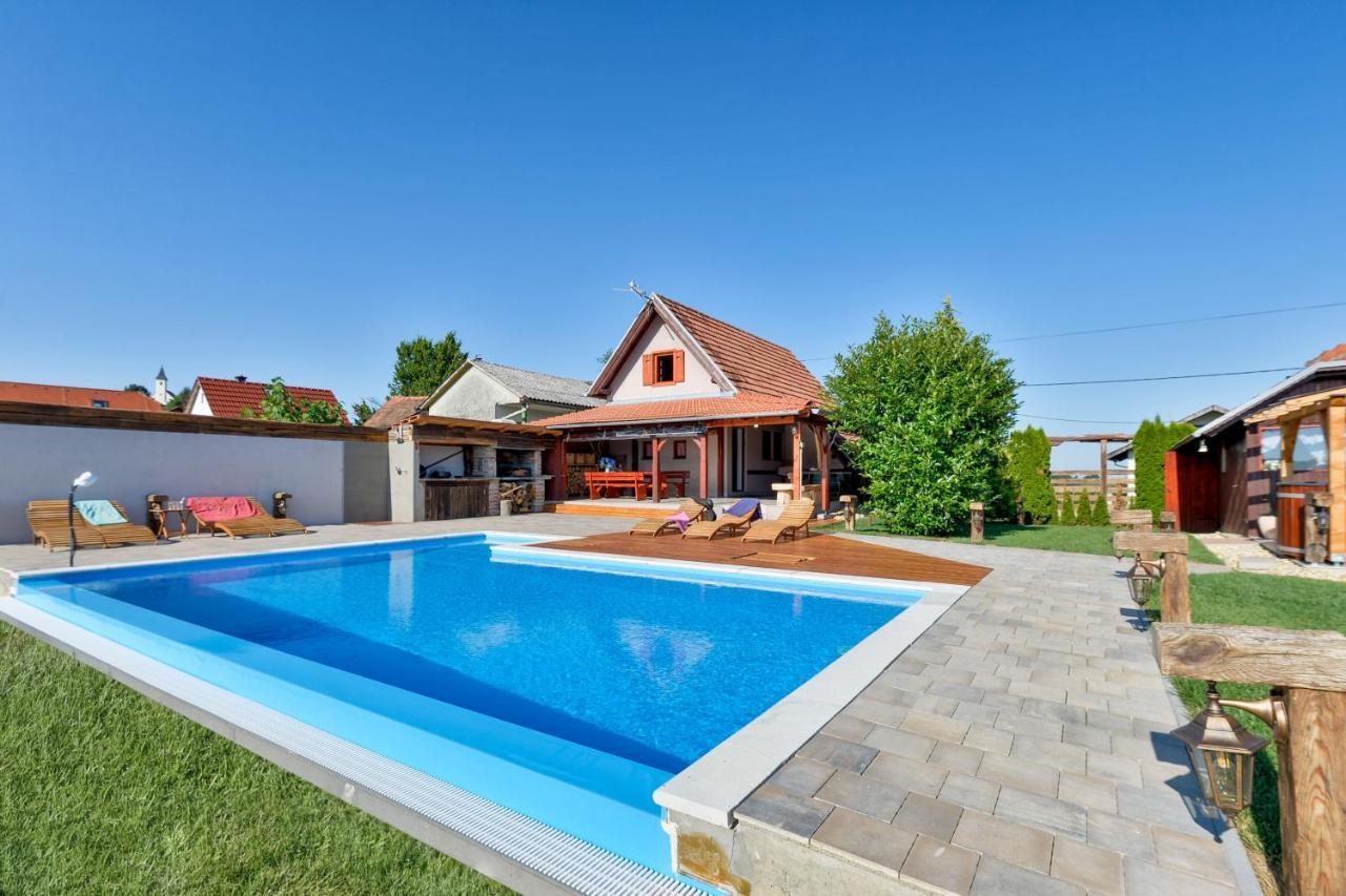 Holiday Home Dika Sveti Martin Na Muri Eksteriør billede